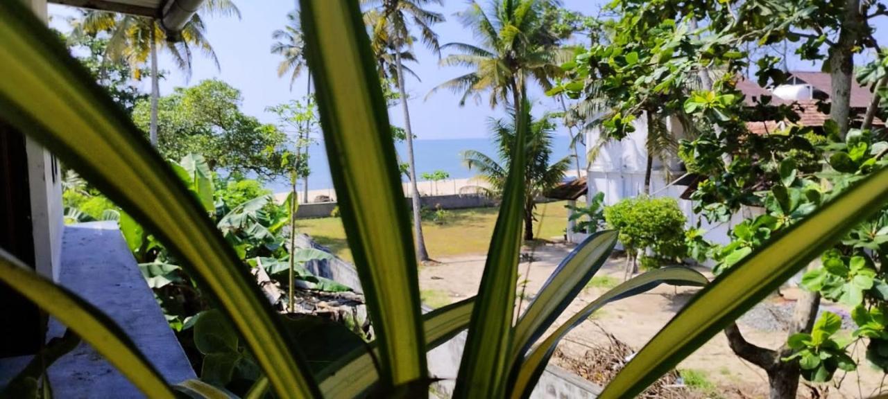 Marari Sibiya Beach Villa 马拉利库兰 外观 照片
