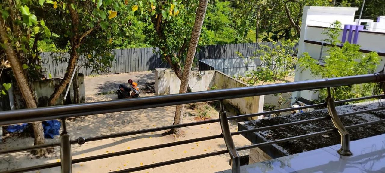 Marari Sibiya Beach Villa 马拉利库兰 外观 照片