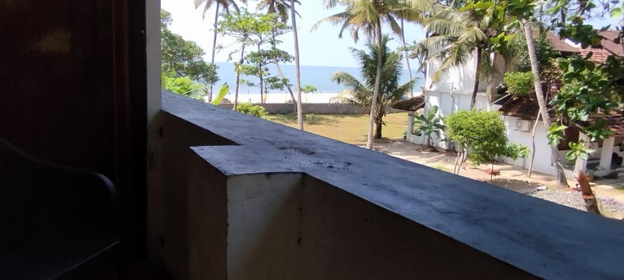Marari Sibiya Beach Villa 马拉利库兰 外观 照片