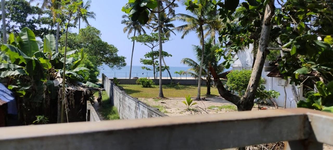 Marari Sibiya Beach Villa 马拉利库兰 外观 照片