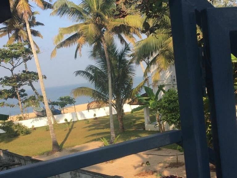 Marari Sibiya Beach Villa 马拉利库兰 外观 照片