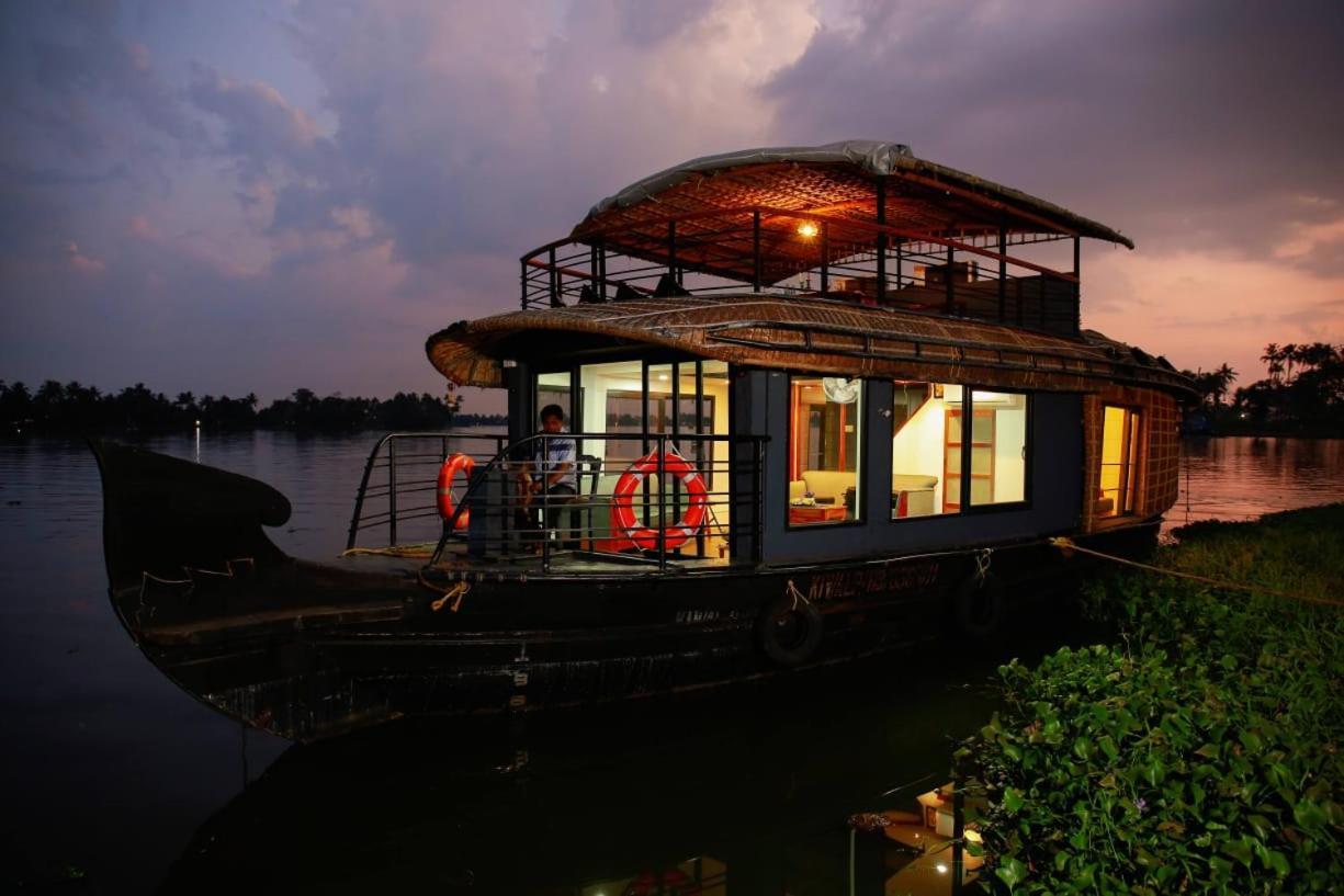 Marari Sibiya Beach Villa 马拉利库兰 外观 照片