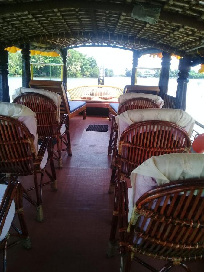 Marari Sibiya Beach Villa 马拉利库兰 外观 照片