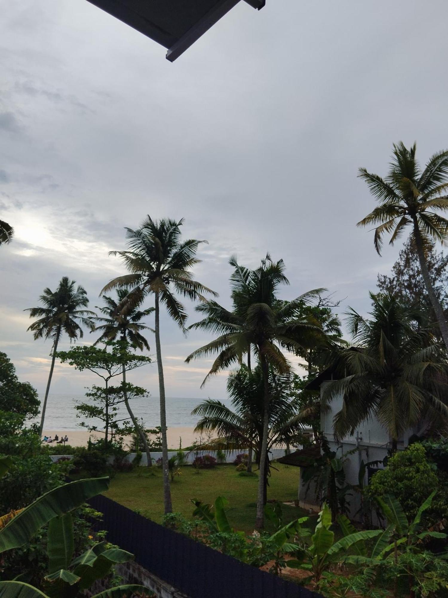 Marari Sibiya Beach Villa 马拉利库兰 外观 照片